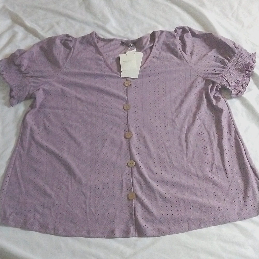 NWT BloomChic Eyelet Tee Sz18/20